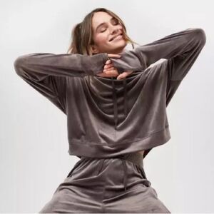 Offline by Aerie Velour Cropped Hoodie Size S Cozy Soft Gray Brown